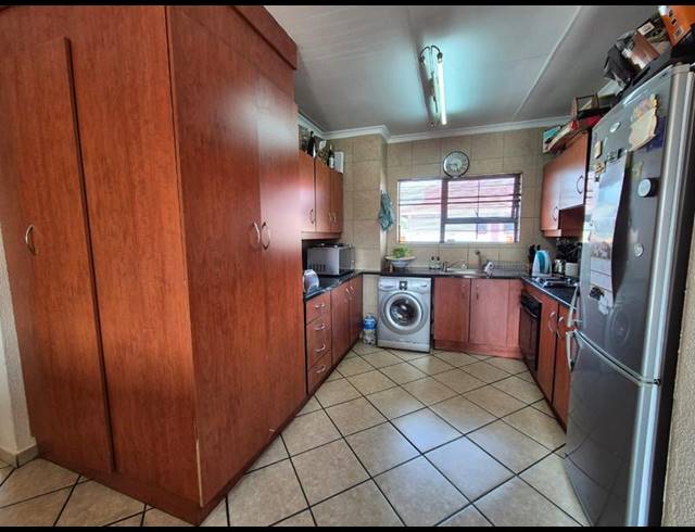 3 BEDROOM TOWNHOUSE FOR SALE IN NEWMARKET